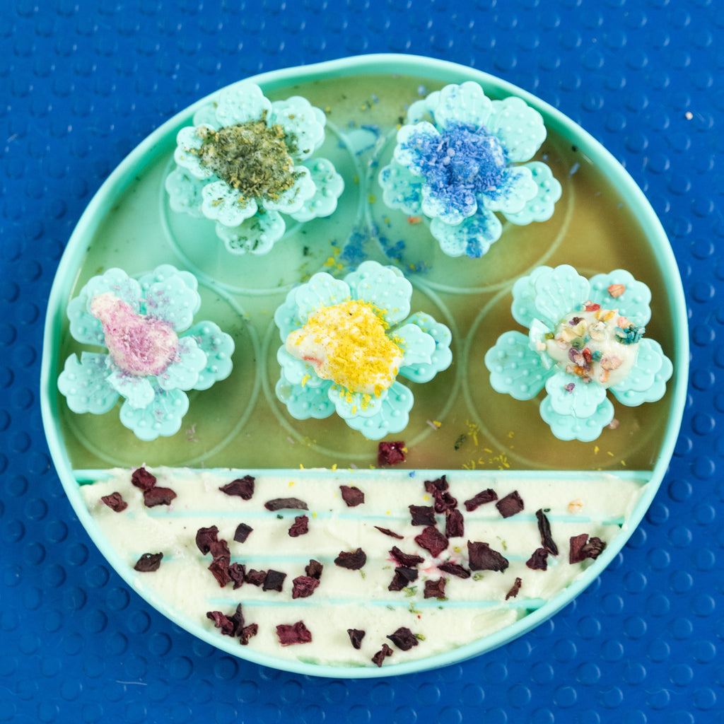 Tapis de léchage en forme de fleurs